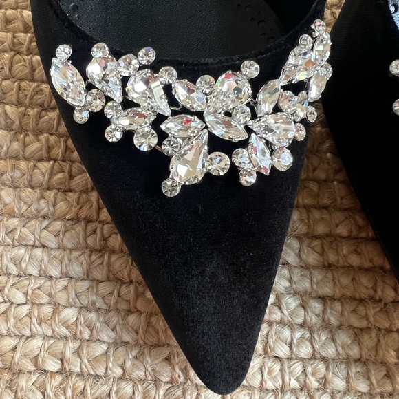 NIB Manolo Blahnik Lurum Crystal Embellished Black Velvet Mules Sz 39 - Picture 5 of 8